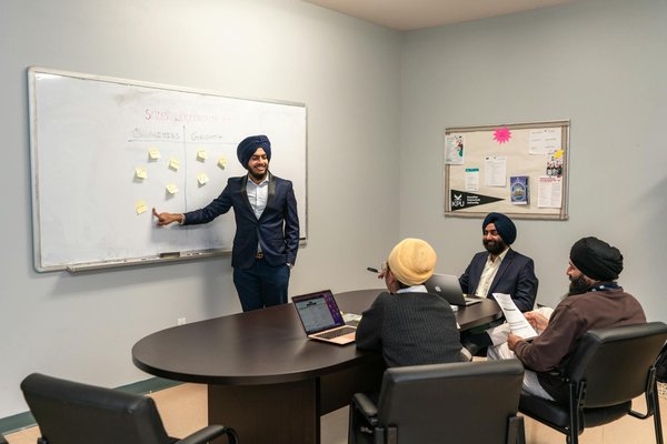 Comment la sécurité au travail améliore la performance des employés : Une étude sur la productivité en entreprise